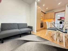 Charming 2-Bed Flat in Elephant